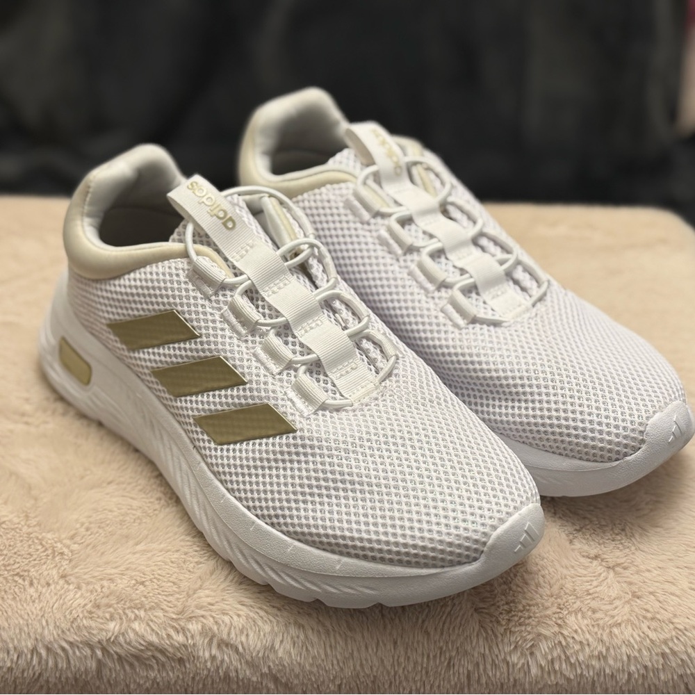 Adidas Women's Cloudfoam Comfy Sneakers, size 9, White